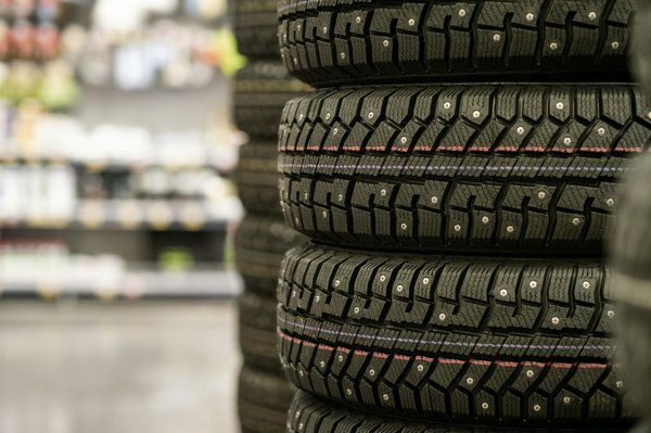 Pneus 4 saisons : les avantages et la pertinence de ces pièces pour chaque conducteur