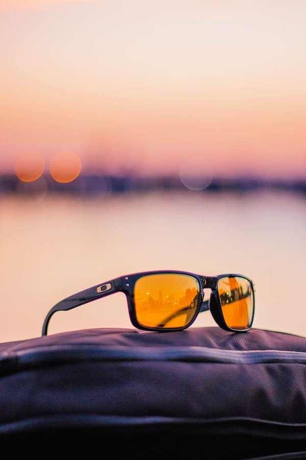 Le guide pour bien choisir les lunettes de conduite de nuit anti-éblouissements