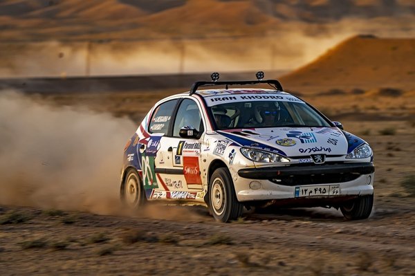 Comment démonter les phares de votre Peugeot 206 ?