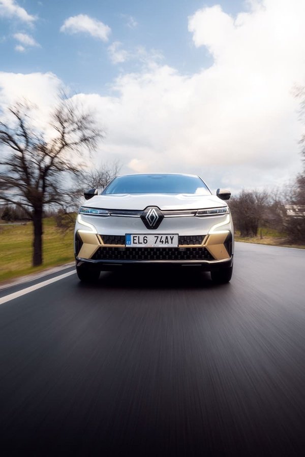 Comment démonter les phares de votre Renault Megane ?